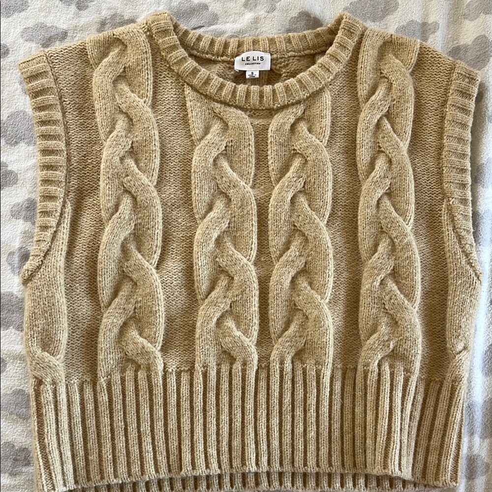 LE LIS Women's Tan Cable Knit Sweater Vest - perfect condition